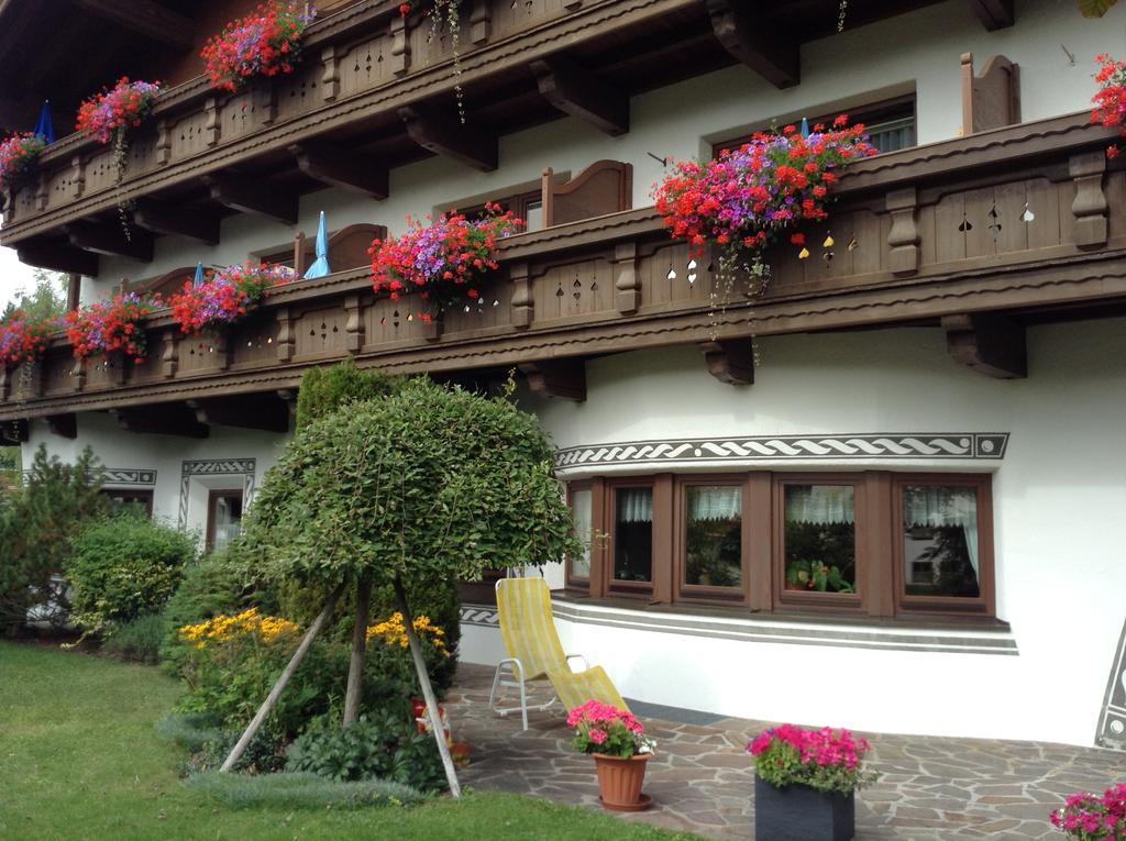 Hotel Garni Almhof Зеефельд в Тироле Экстерьер фото