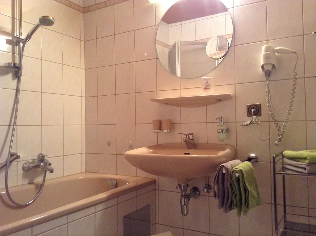 Hotel Garni Almhof Зеефельд в Тироле Экстерьер фото