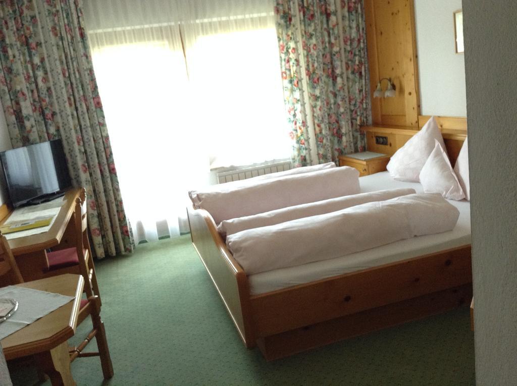 Hotel Garni Almhof Зеефельд в Тироле Экстерьер фото